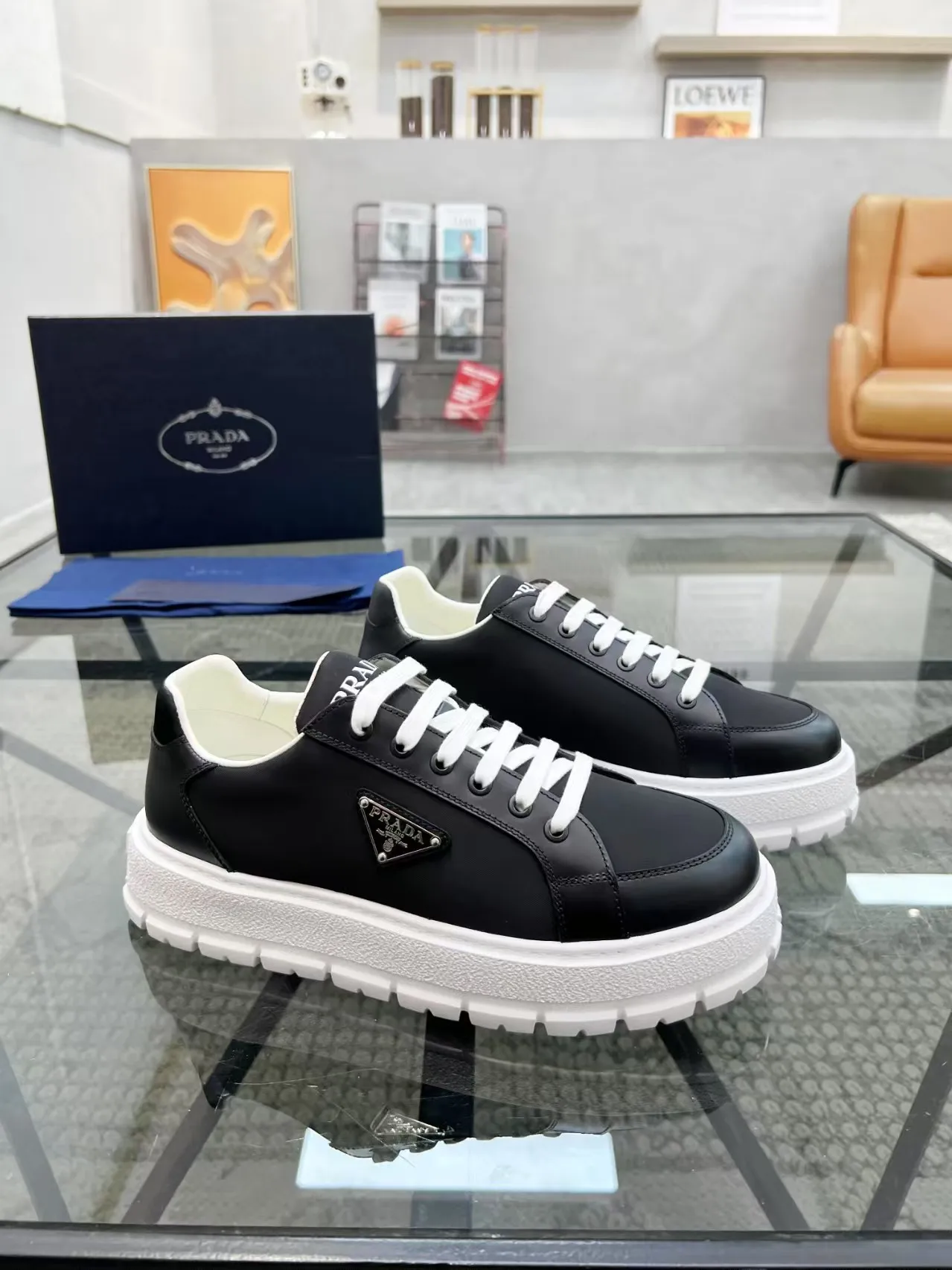 Men's Men's Shoes 💰440 [New Style] 🎍🎍Prada Prada's new men's leather sneakers, the highest version on the market, any comparison is welcome🆚! The original leather has excellent texture and is super high-end! Fetal sheep net lining imported from Italy, removable pad! Luxurious materials and fine workmanship, highly recommended! Code: 38-44 (45 can be customized